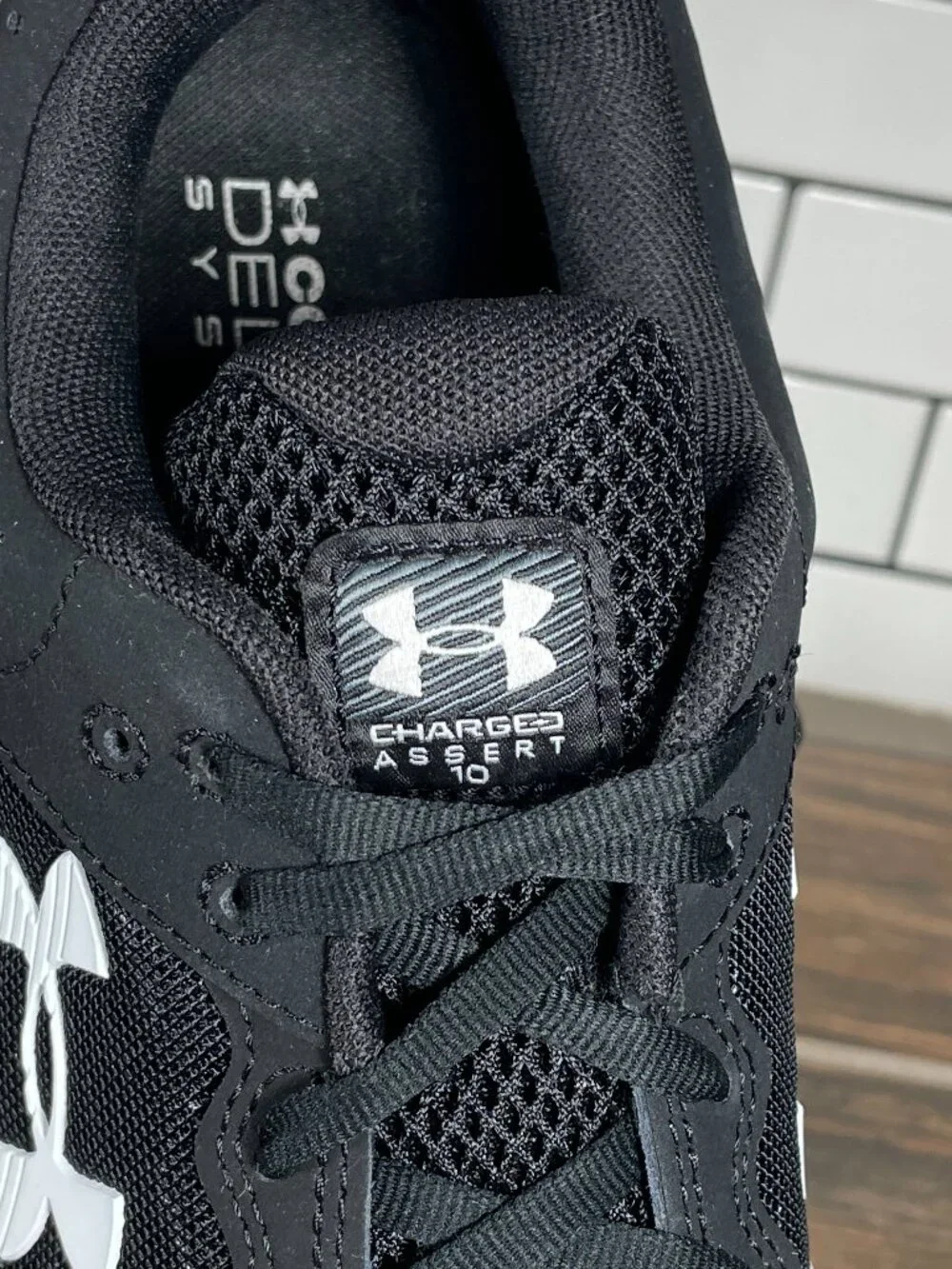 Under Armour Charged Assert 10 Running Shoes Mens Size 9 Wide 4E Black Sneakers